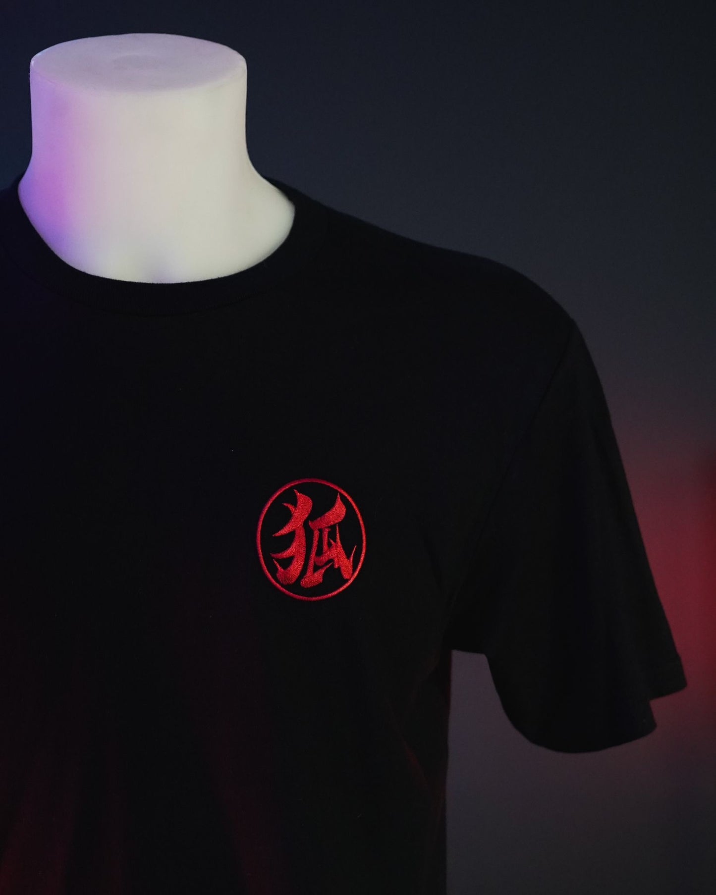 T-Shirt preta Uchiha Itachi